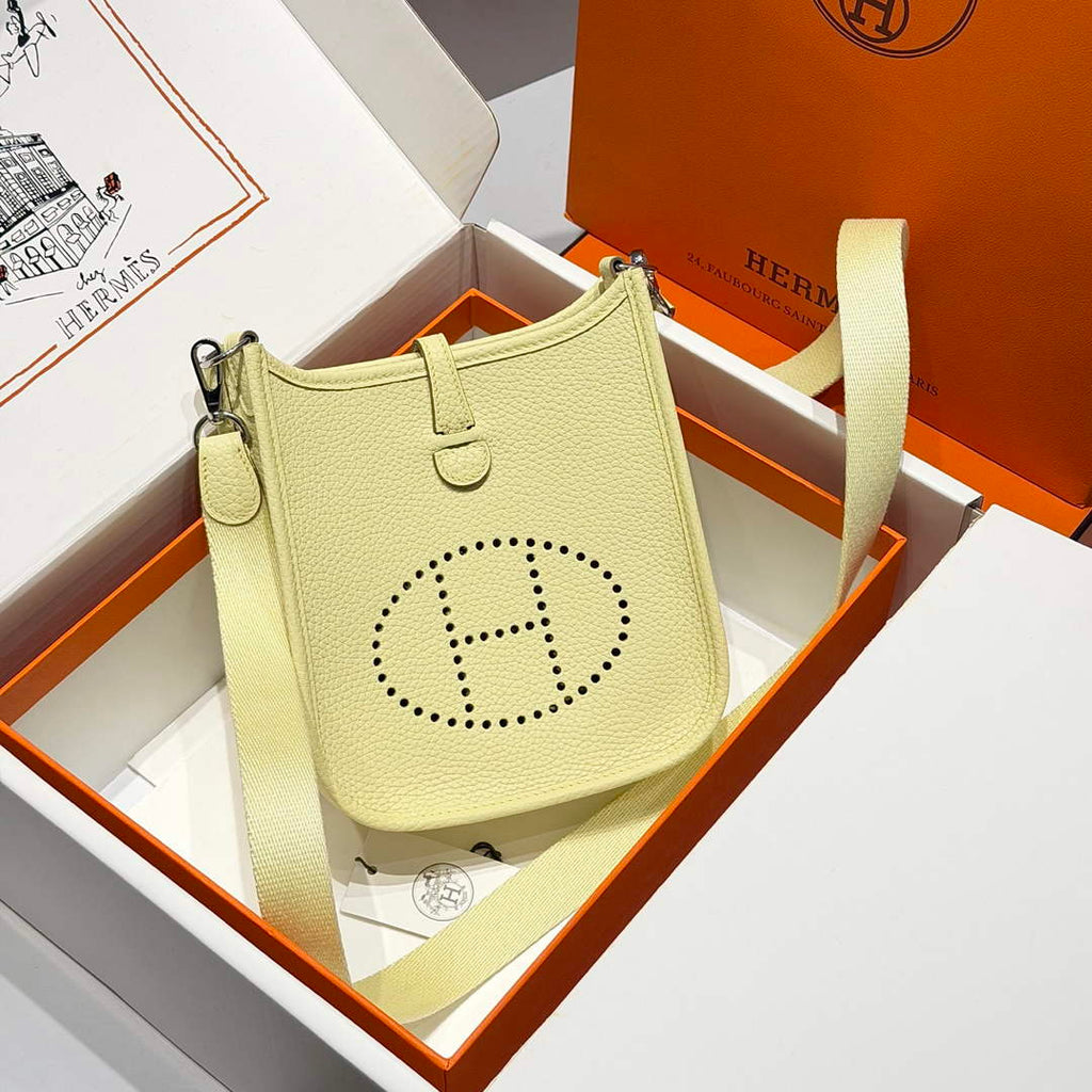 Hermes Mini Evelyne 16 Bag in Taurillon Clemence Leather H069437 - Default Title - View 1