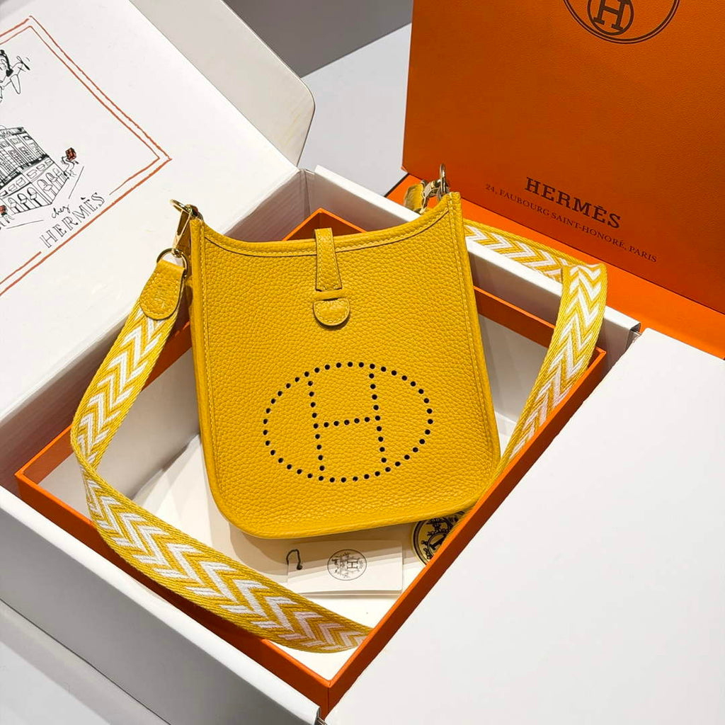 Hermes Mini Evelyne 16 Bag in Taurillon Clemence Leather H069440 - Default Title - View 1