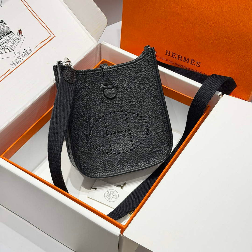 Hermes Mini Evelyne 16 Bag in Taurillon Clemence Leather H069435 - Default Title - View 1