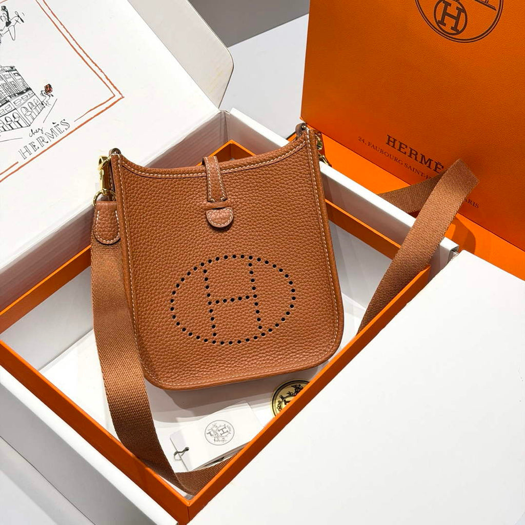 Hermes Mini Evelyne 16 Bag in Taurillon Clemence Leather H069431 - Default Title - View 1