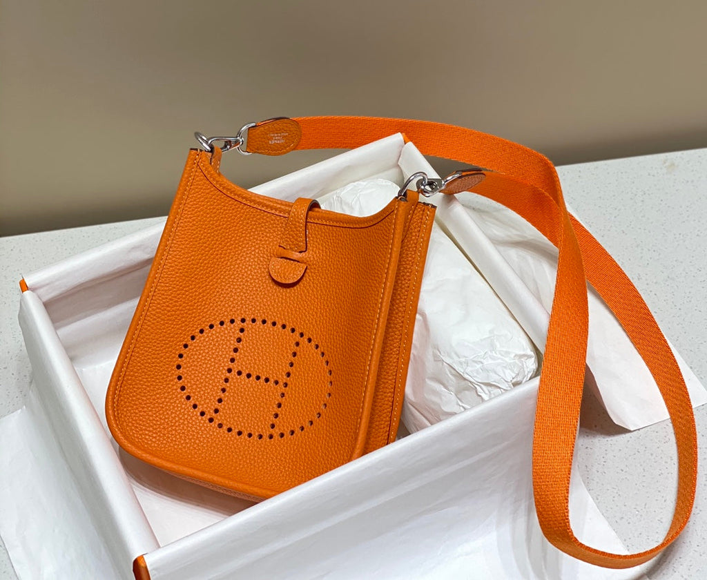 Hermes Mini Evelyne 16 Bag in Taurillon Clemence Leather H069426 - Default Title - View 1