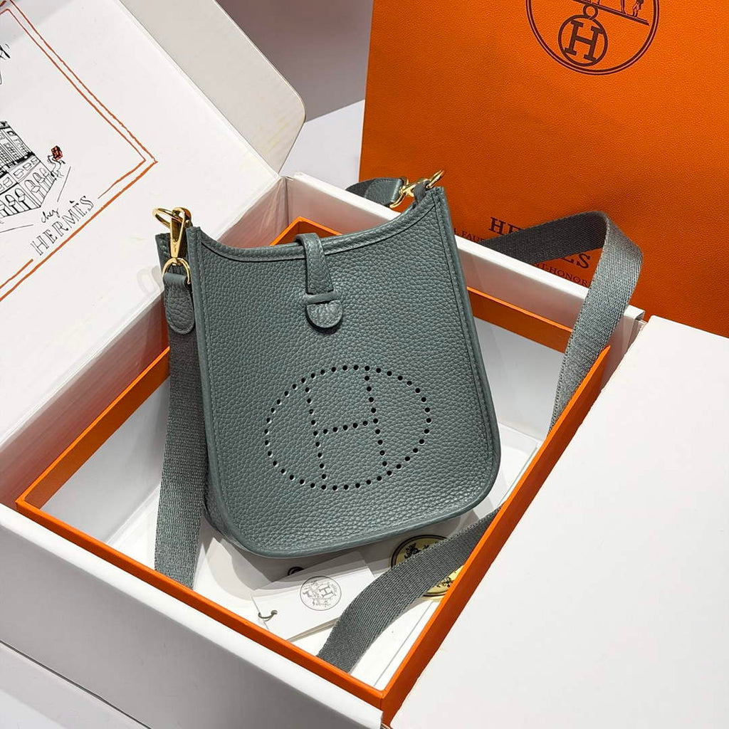 Hermes Mini Evelyne 16 Bag in Taurillon Clemence Leather H069427 - Default Title - View 1