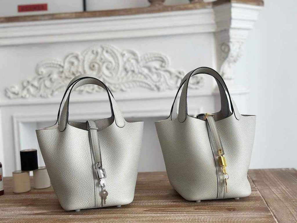 Hermès Picotin Lock 18 pocket bag Togo Leather light gray H9352002 - silver - View 1