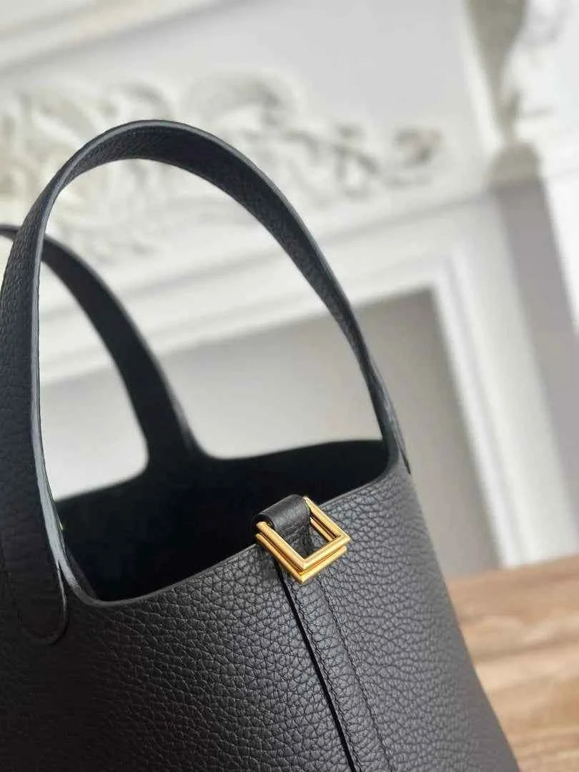 Hermès Picotin Lock 18 pocket bag Togo Leather H935100 black - black-gold - View 4