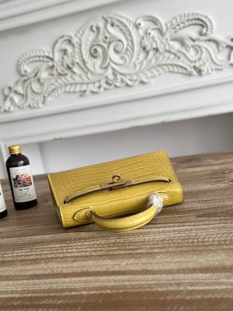 Hermes Kelly Bag 19cm Calfskin Yellow Gold