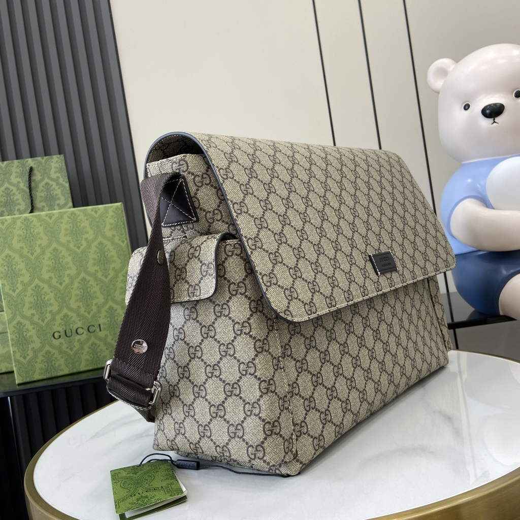 Gucci ‎‎Large changing bag, 211131 Brown GG Supreme canvas