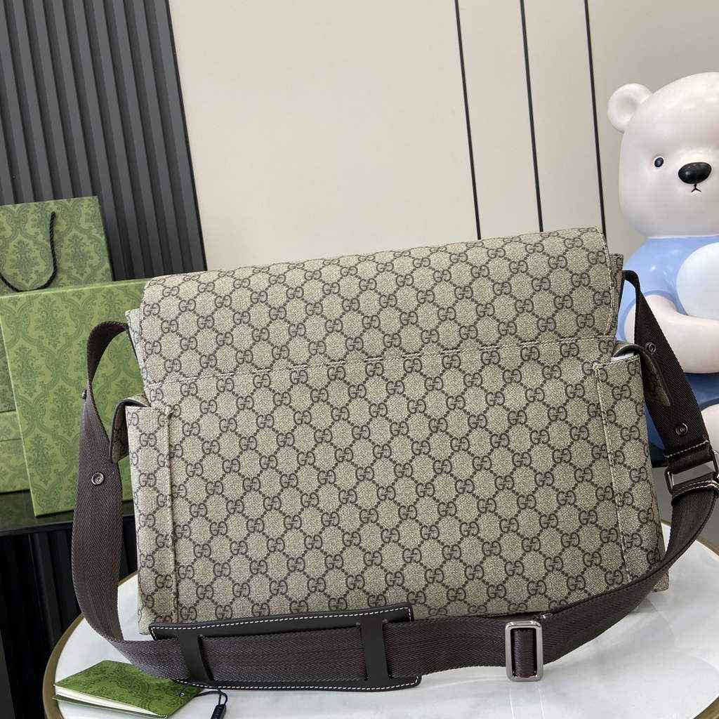 Gucci ‎‎Large changing bag, 211131 Brown GG Supreme canvas
