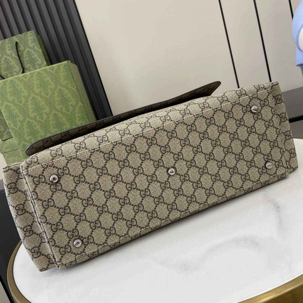Gucci ‎‎Large changing bag, 211131 Brown GG Supreme canvas
