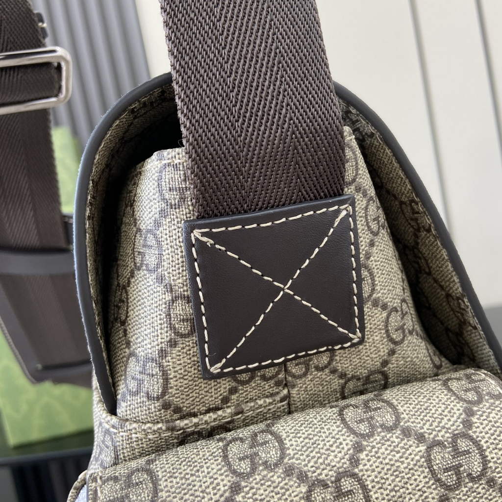 Gucci ‎‎Large changing bag, 211131 Brown GG Supreme canvas