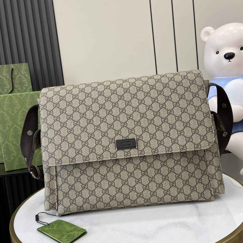 Gucci ‎‎Large changing bag, 211131 Brown GG Supreme canvas
