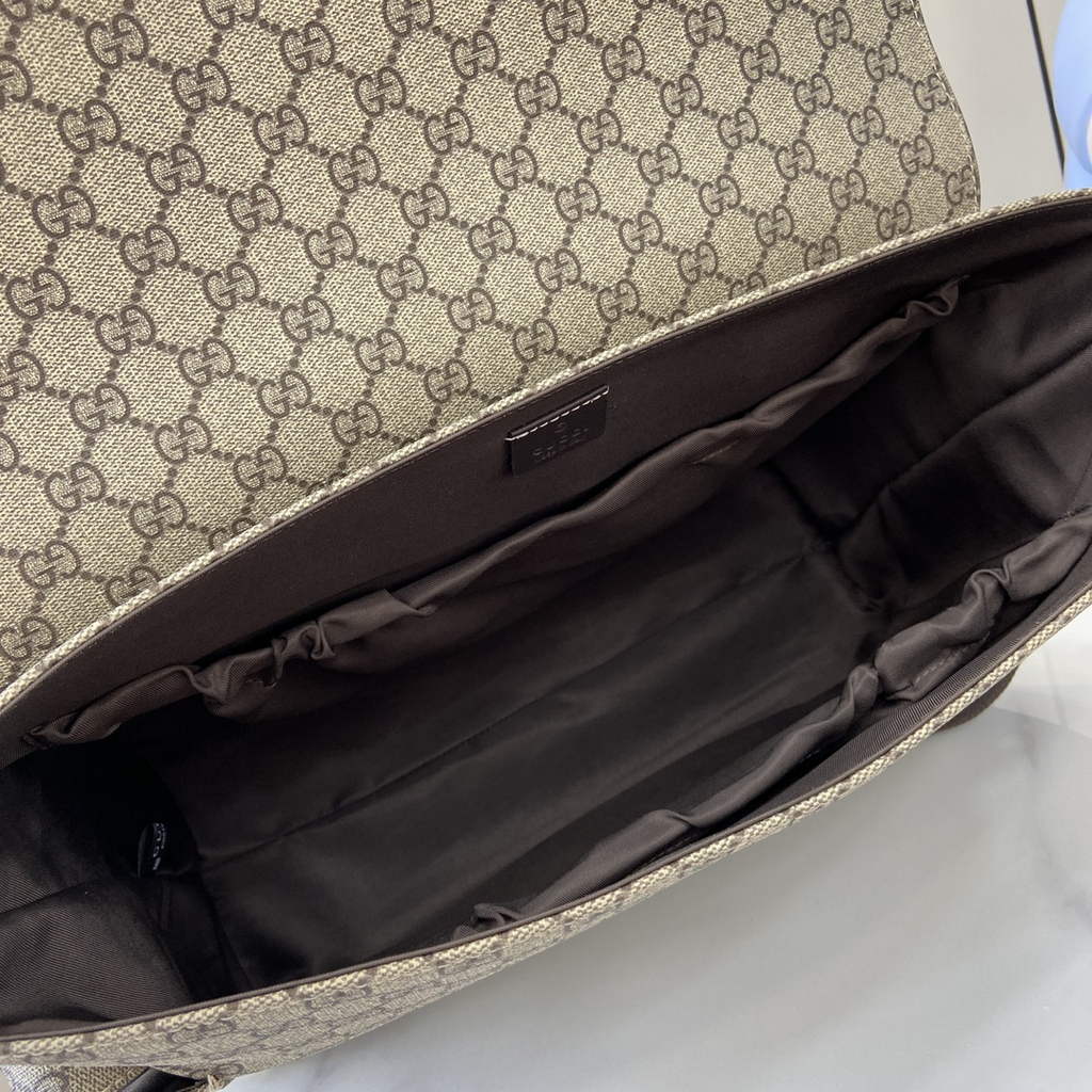 Gucci ‎‎Large changing bag, 211131 Brown GG Supreme canvas