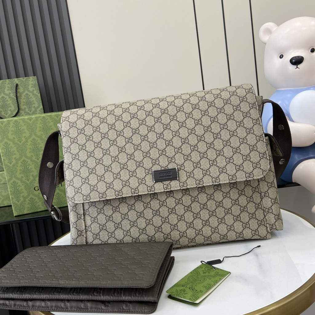 Gucci ‎‎Large changing bag, 211131 Brown GG Supreme canvas