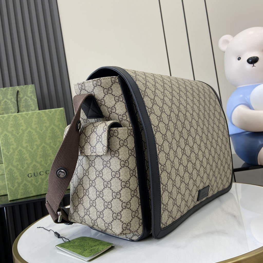 Gucci ‎‎Large changing bag, 495909 Brown GG Supreme canvas
