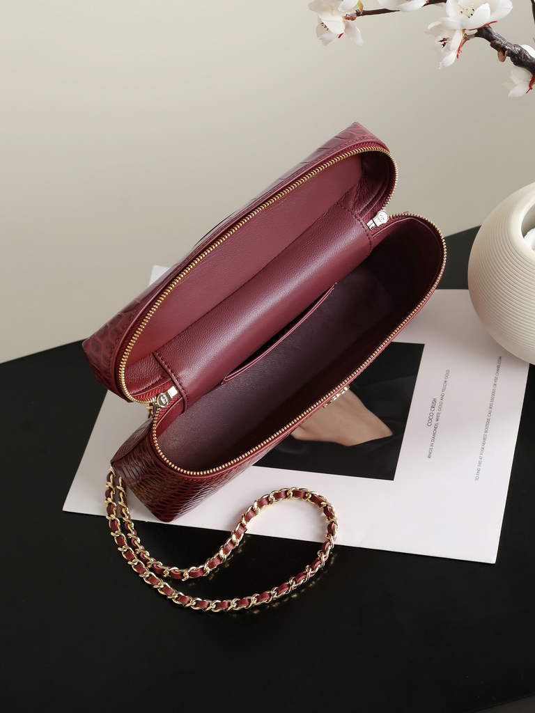 Chanel Large Vanity with chain, AP5347 Crocodile Red
