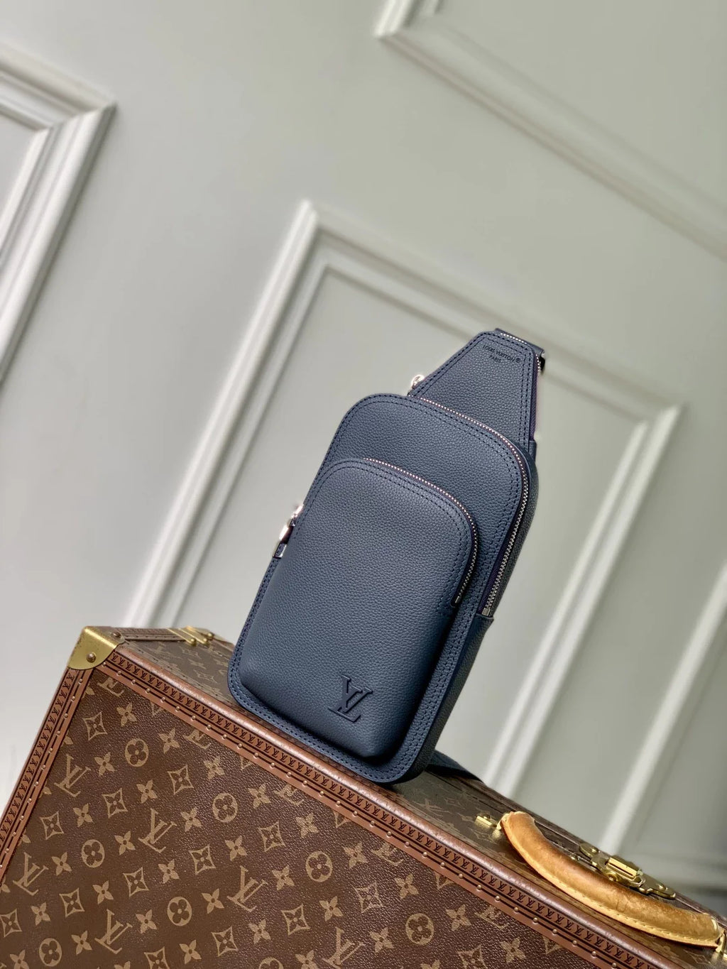 Louis Vuitton Avenue Slingbag PM Bag M15269 Blue calfskin - Default Title - View 1