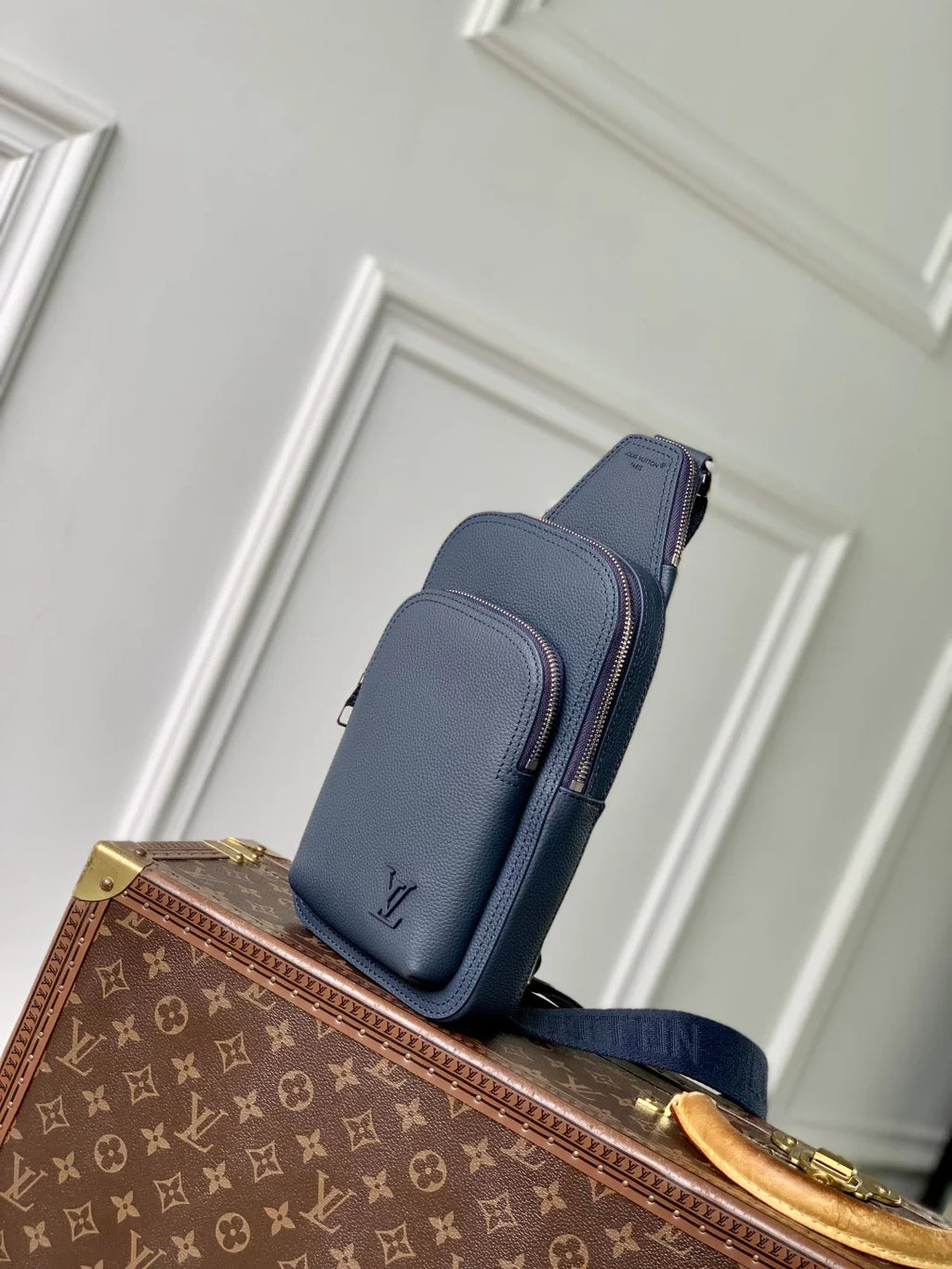 Louis Vuitton Avenue Slingbag PM Bag M15269 Blue calfskin - Default Title - View 2