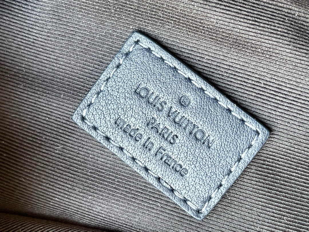 Louis Vuitton Discovery Bumbag M46108 Blue Leather
