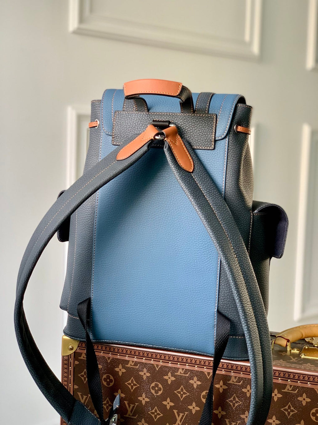 Louis Vuitton LV M21373 Christopher PM Leathers Denim Blue - 32 x 39 x 12 cm / Blue - View 3