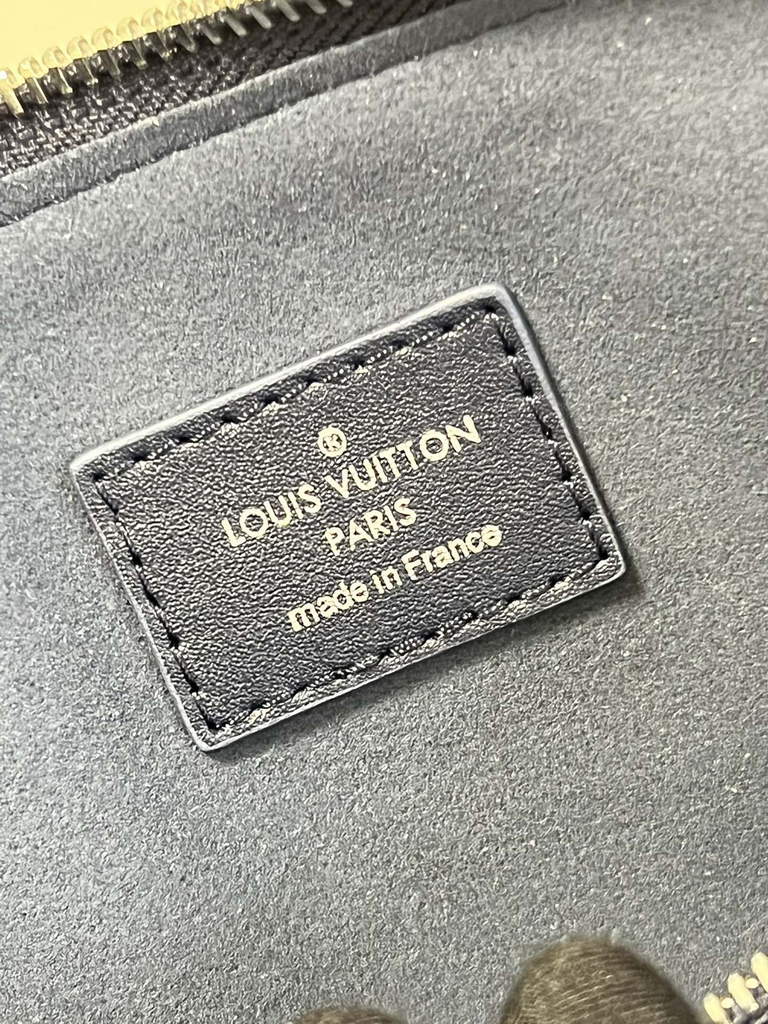 Louis Vuitton M21282 Coussin PM Handbag Lambskin Navy Blue - Default Title - View 9