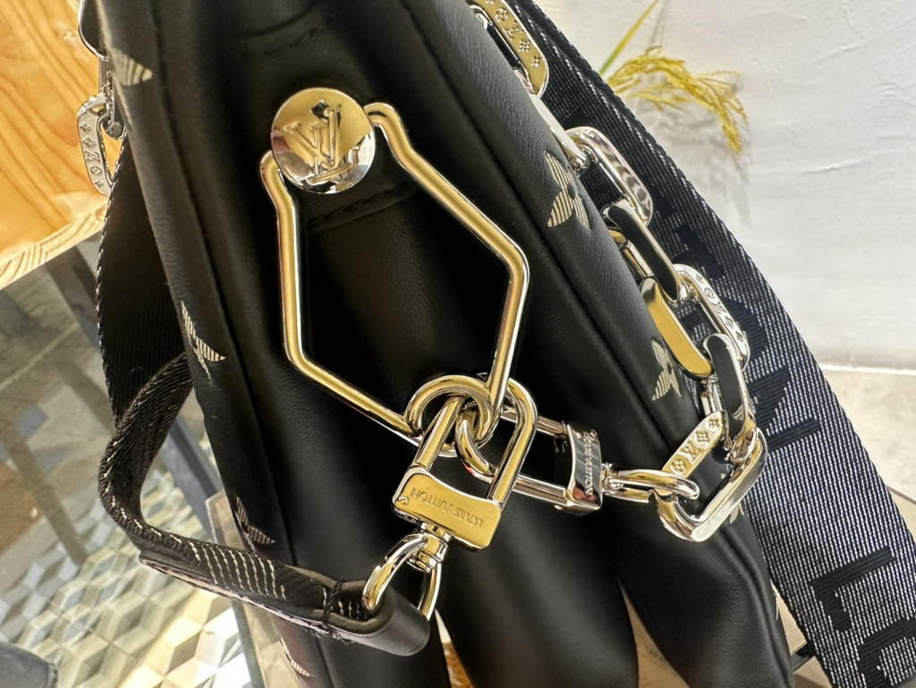 Louis Vuitton M21661 Coussin MM Handbags lambskin Black Gray - Default Title - View 6