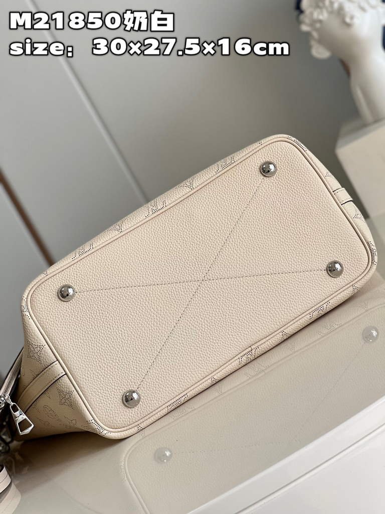 Louis Vuitton M21850 Blossom MM Bag Mahina Leather In Crème Beige