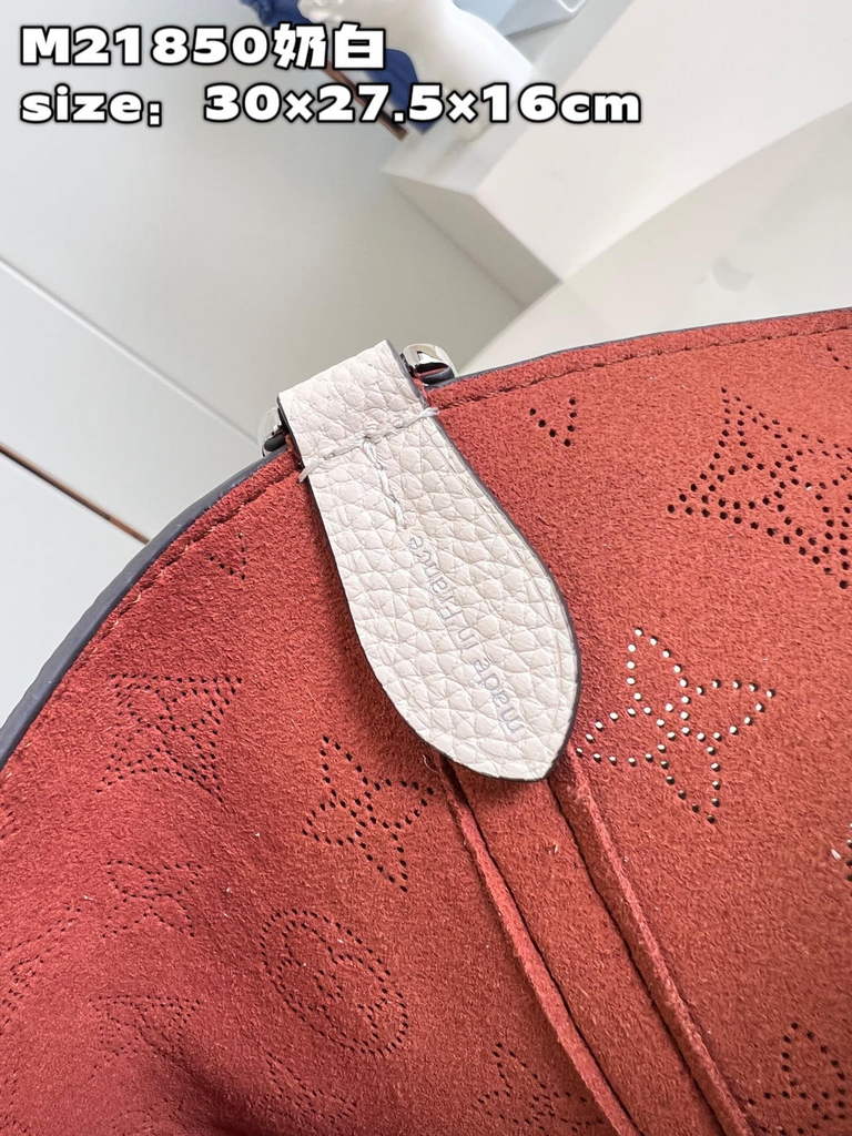 Louis Vuitton M21850 Blossom MM Bag Mahina Leather In Crème Beige