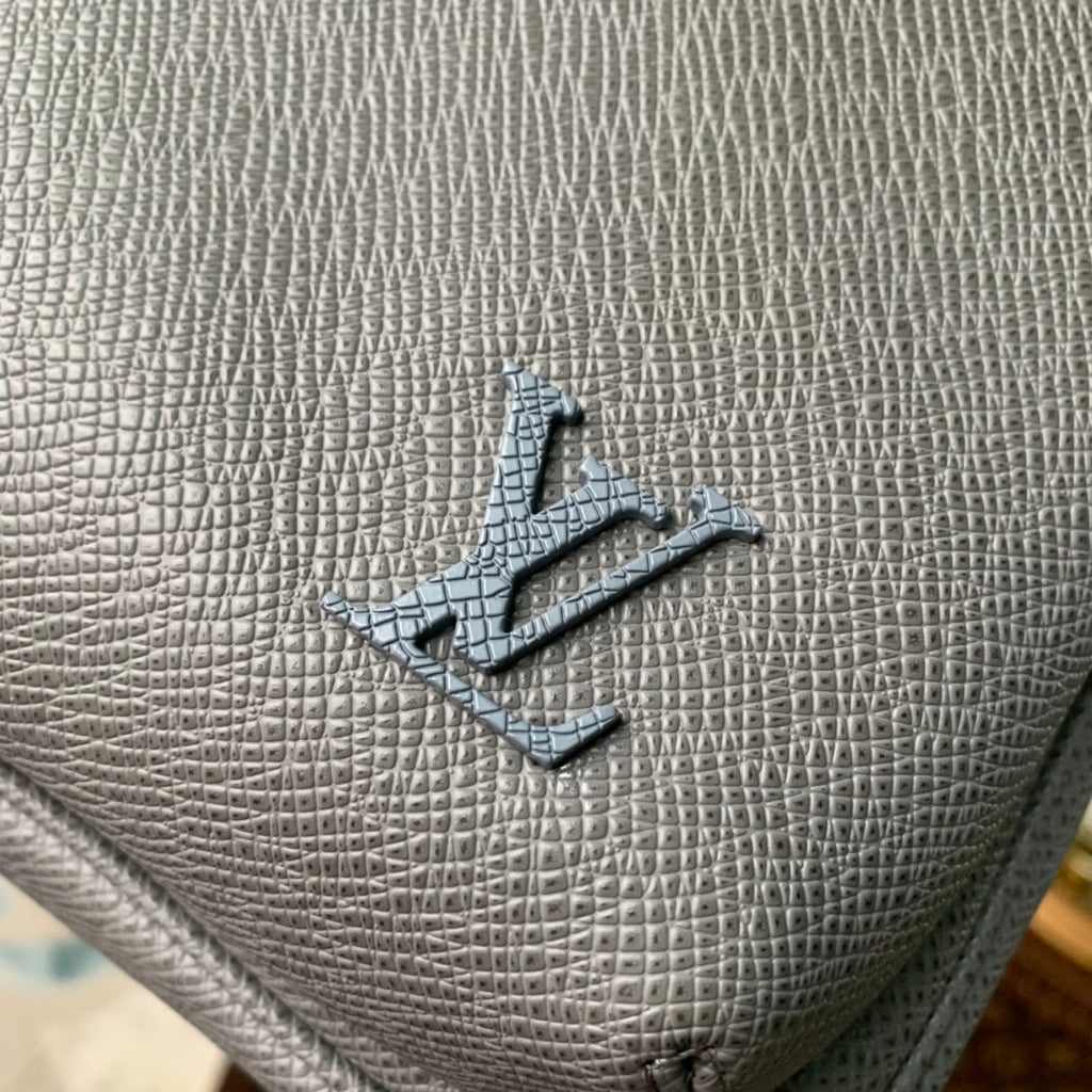 Louis Vuitton M30859 Avenue Slingbag Bag Taïga Leather Gray - Default Title - View 5
