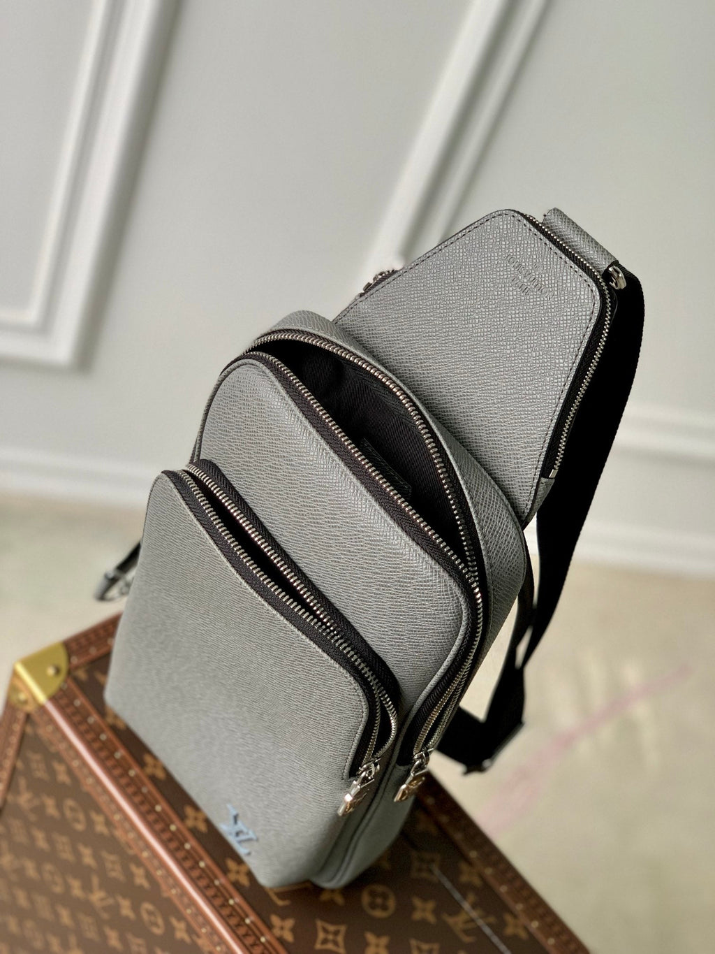 Louis Vuitton M30859 Avenue Slingbag Bag Taïga Leather Gray - Default Title - View 8