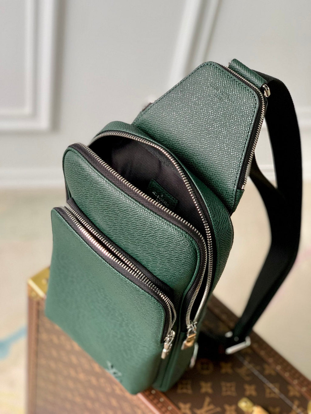 Louis Vuitton M30860 Avenue Slingbag Bag Taïga Leather Green - Default Title - View 7
