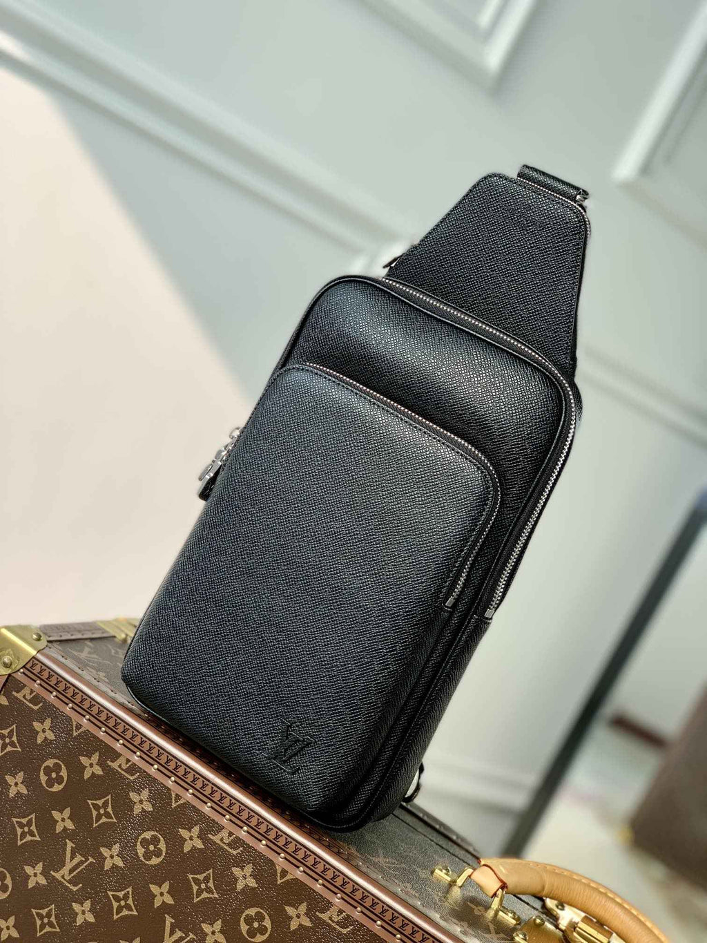 Louis Vuitton M30443 Avenue Slingbag Bag Taïga Leather Black - Default Title - View 1