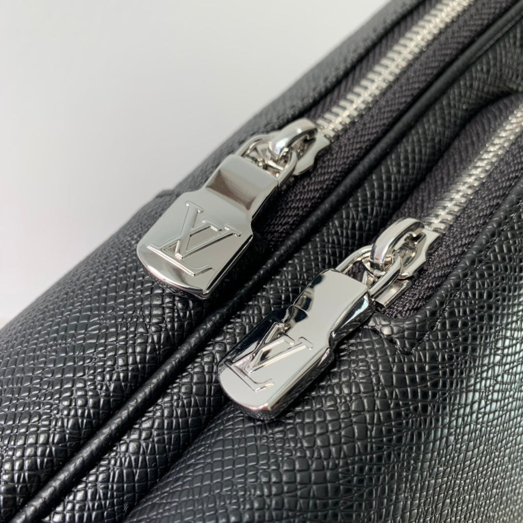 Louis Vuitton M30443 Avenue Slingbag Bag Taïga Leather Black - Default Title - View 6