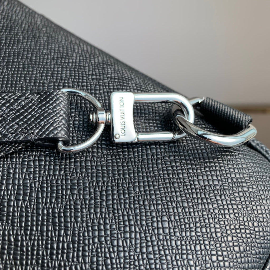 Louis Vuitton M30443 Avenue Slingbag Bag Taïga Leather Black - Default Title - View 7