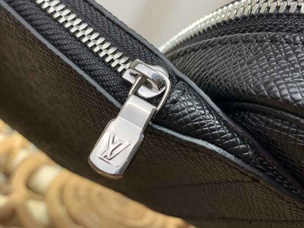 Louis Vuitton M30863 Avenue Slingbag Bag Black Taiga cowhide leather - Default Title - View 4