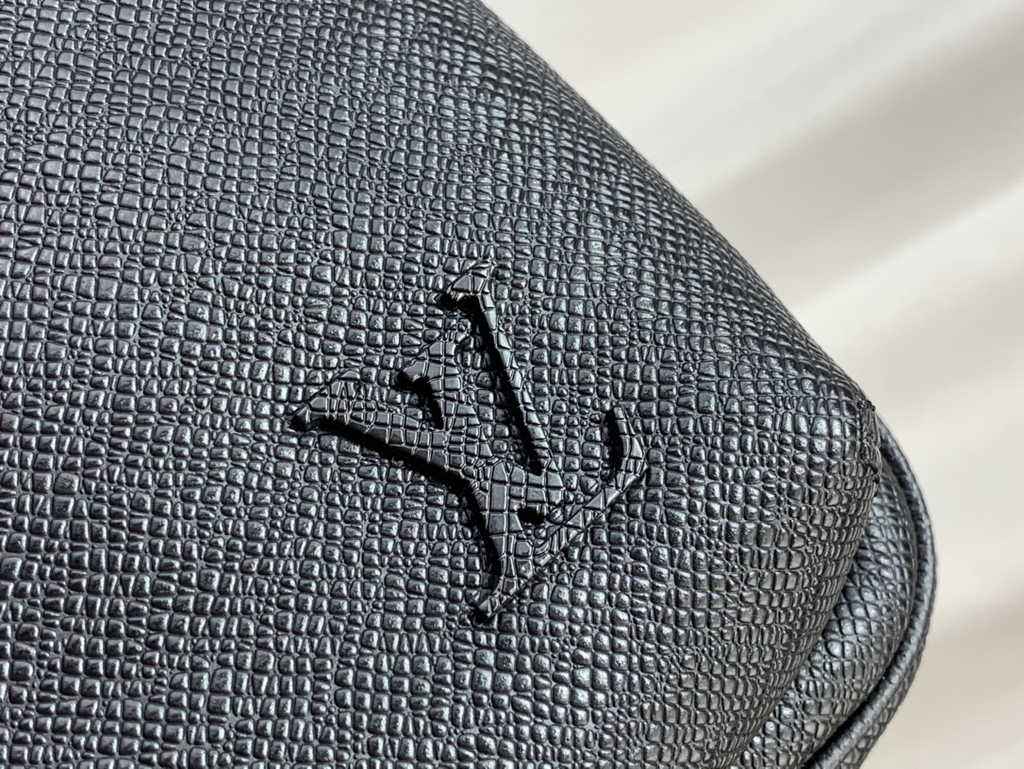 Louis Vuitton M30863 Avenue Slingbag Bag Black Taiga cowhide leather - Default Title - View 5