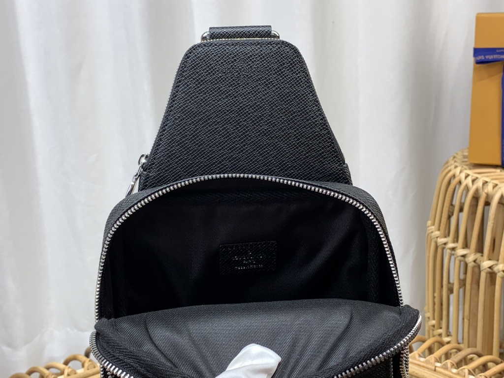 Louis Vuitton M30863 Avenue Slingbag Bag Black Taiga cowhide leather - Default Title - View 9