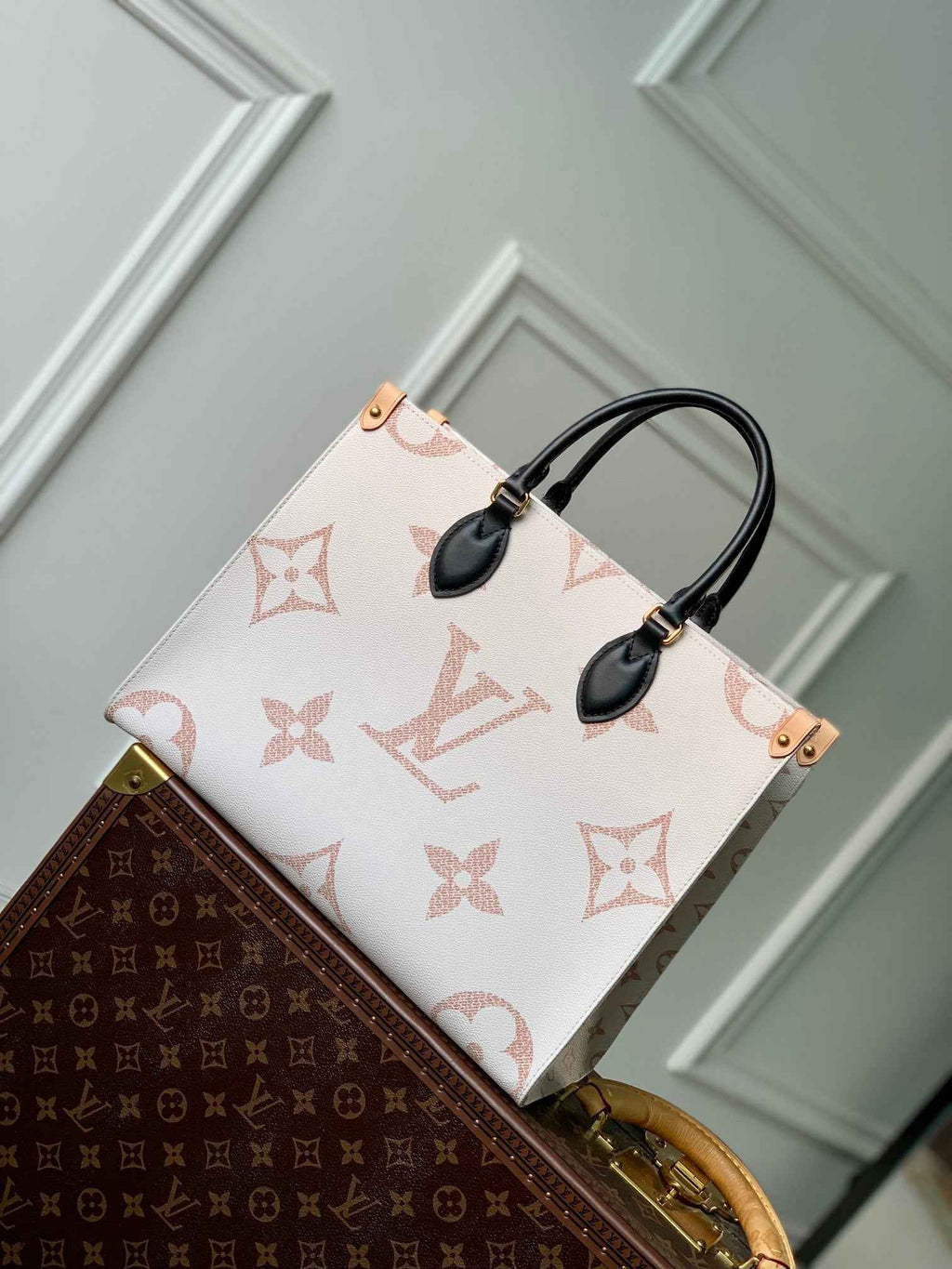 Louis Vuitton OnTheGo MM Bag M46912 Monogram Dune Canvas - Default Title - View 1