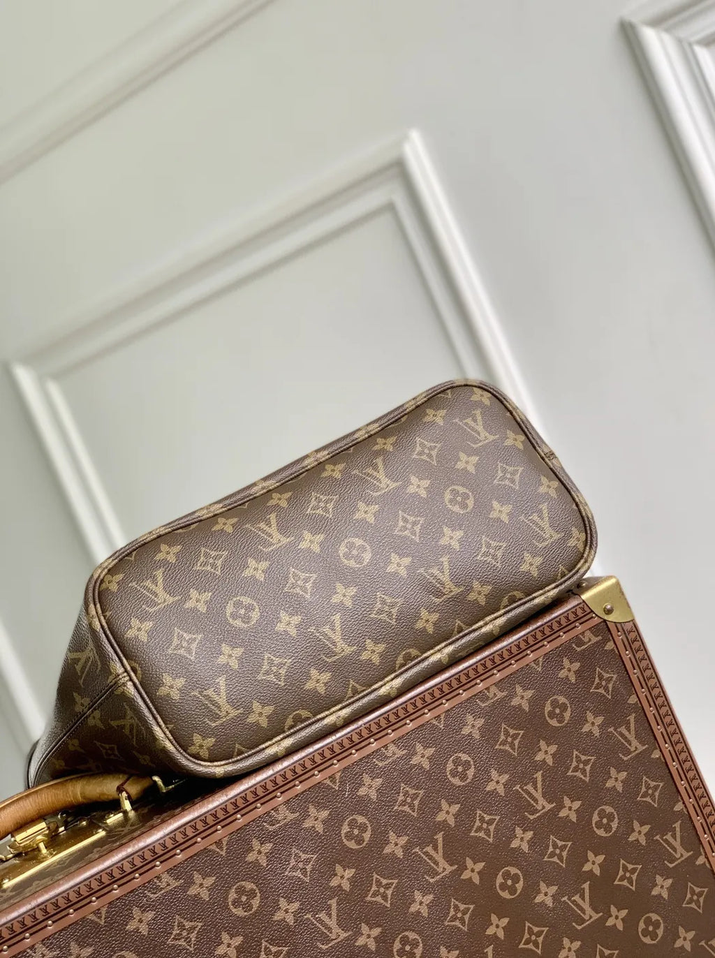 Louis Vuitton Neverfull Inside Out MM Bag, M25664 Gray Monogram canvas