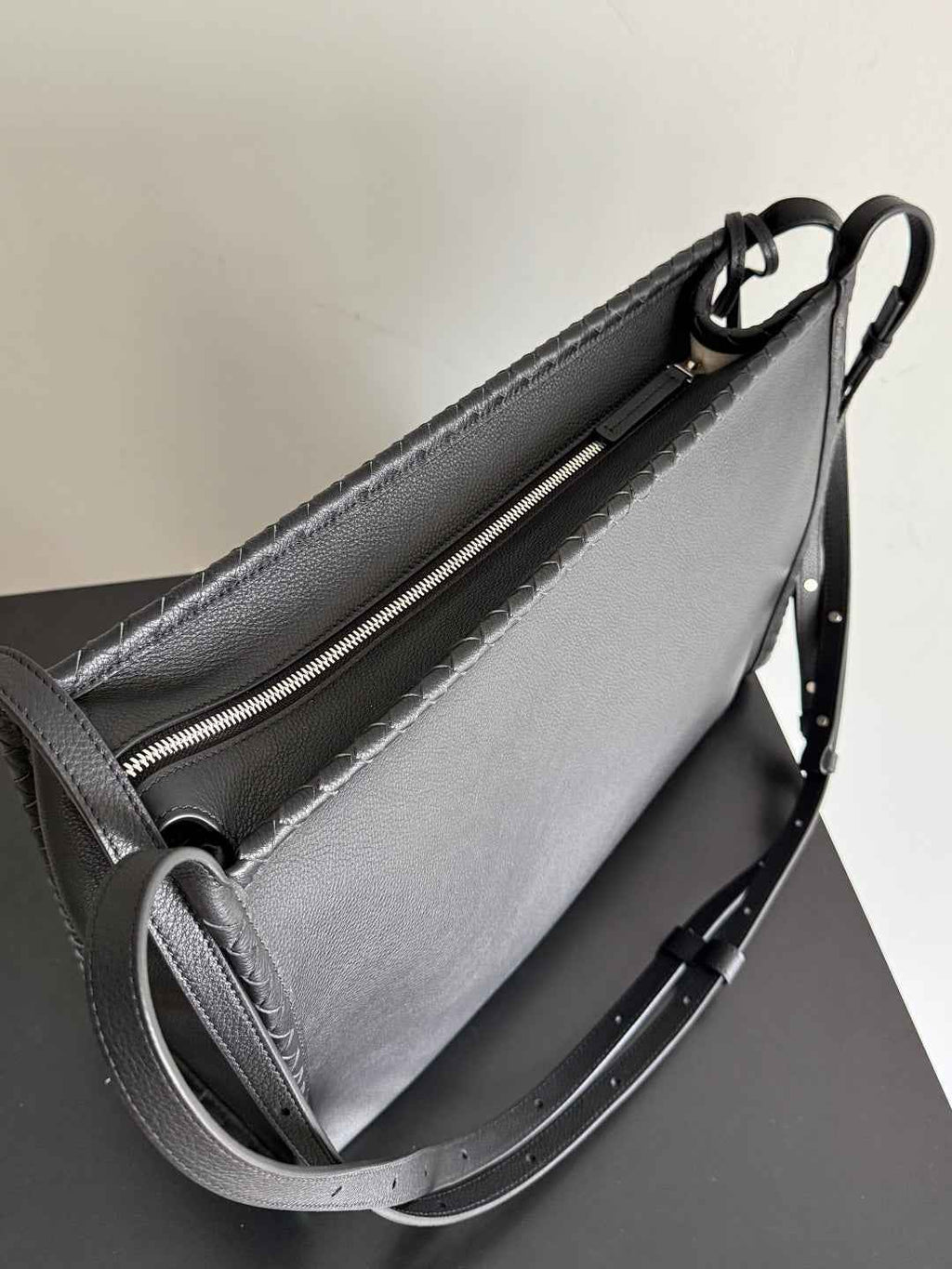Bottega Veneta Men's Corriere Messenger Bag – Black 826852