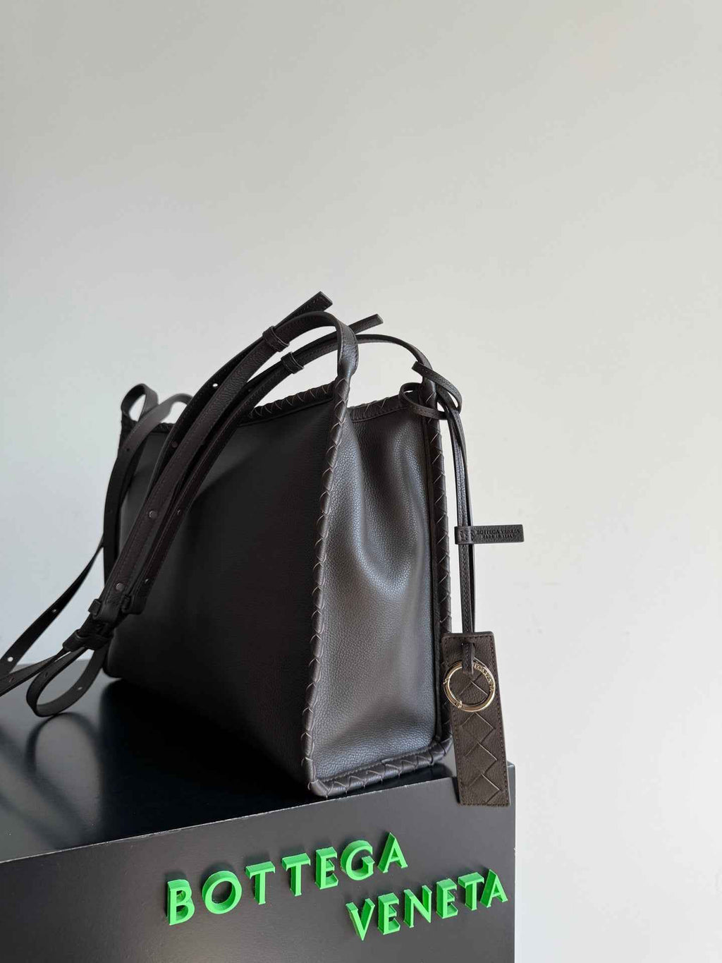 Bottega Veneta Men's Corriere Messenger Bag – Brown 826852