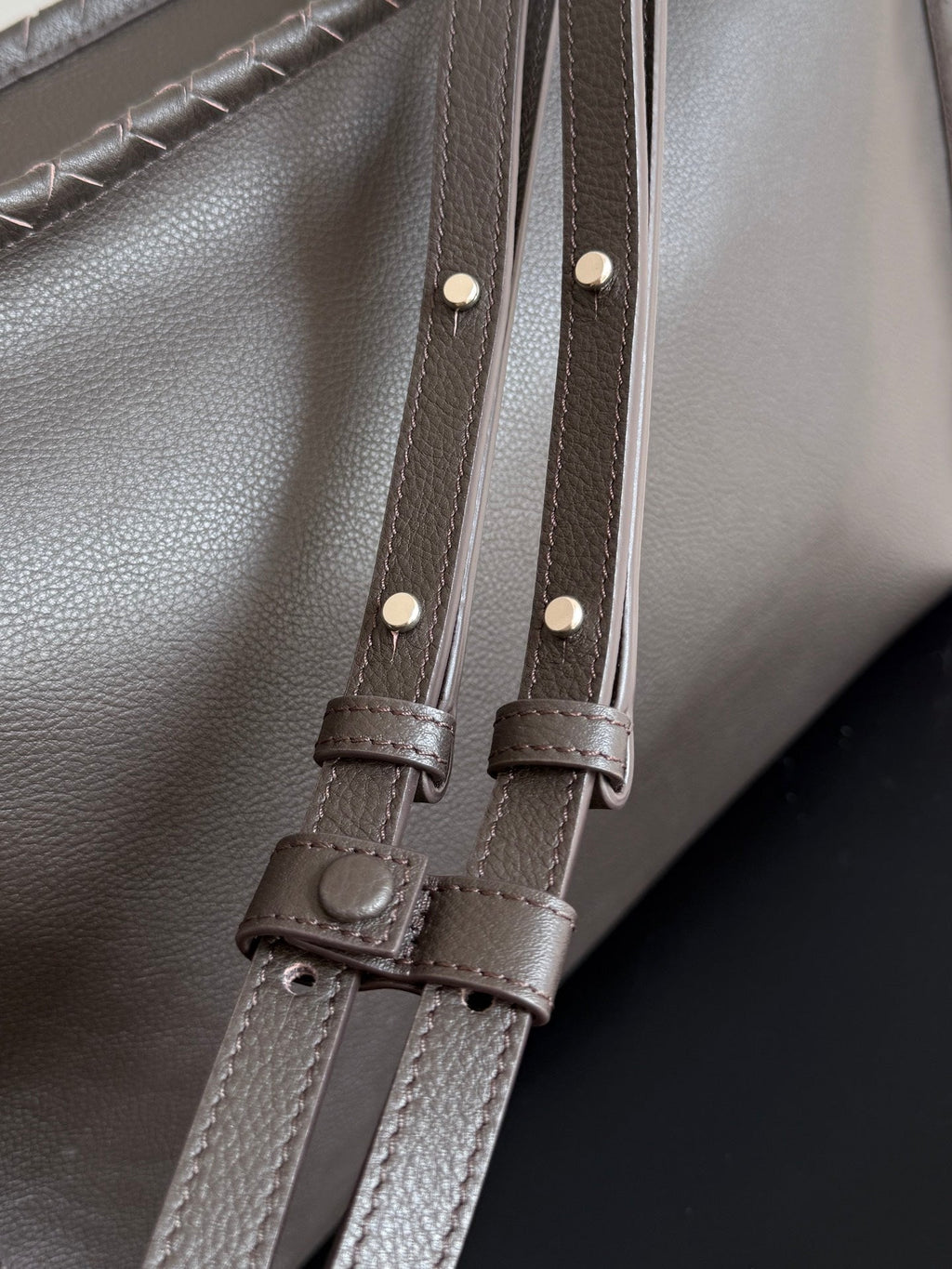 Bottega Veneta Men's Corriere Messenger Bag – Brown 826852