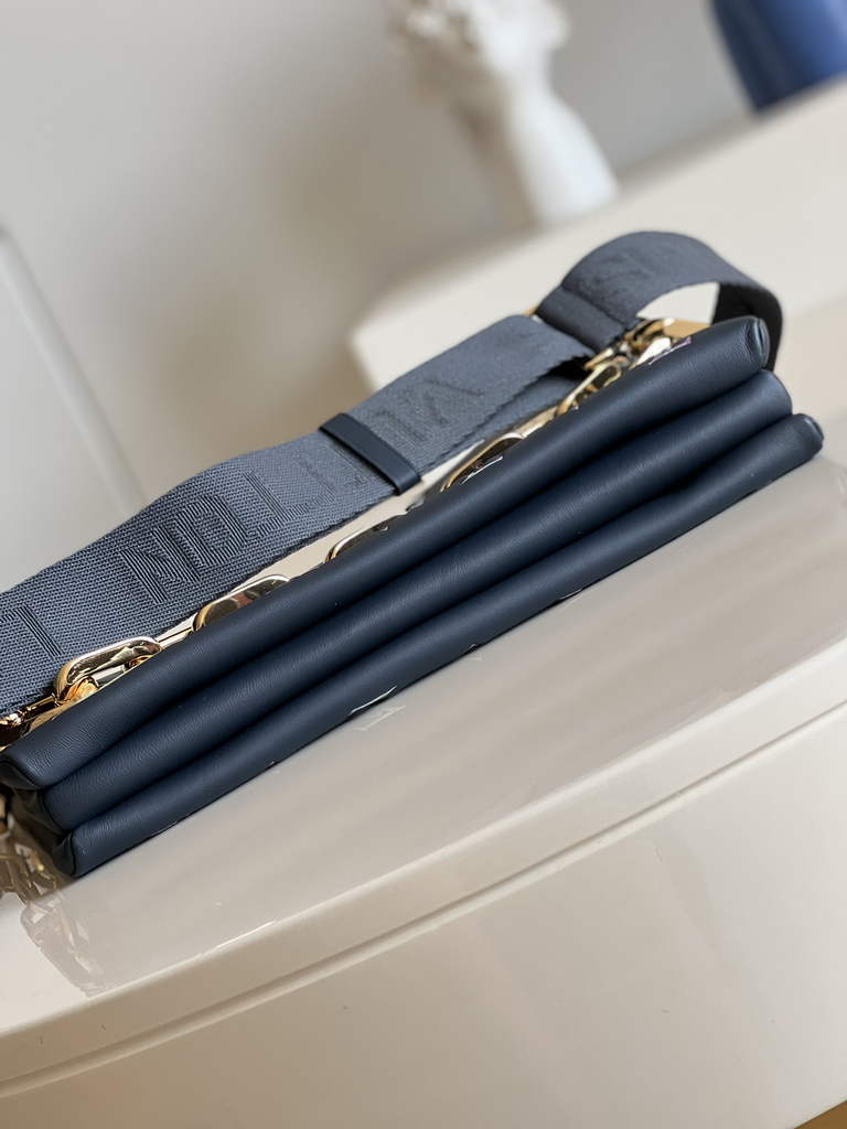 Louis Vuitton M21204 Coussin MM Handbags Lambskin Navy Blue - Default Title - View 6