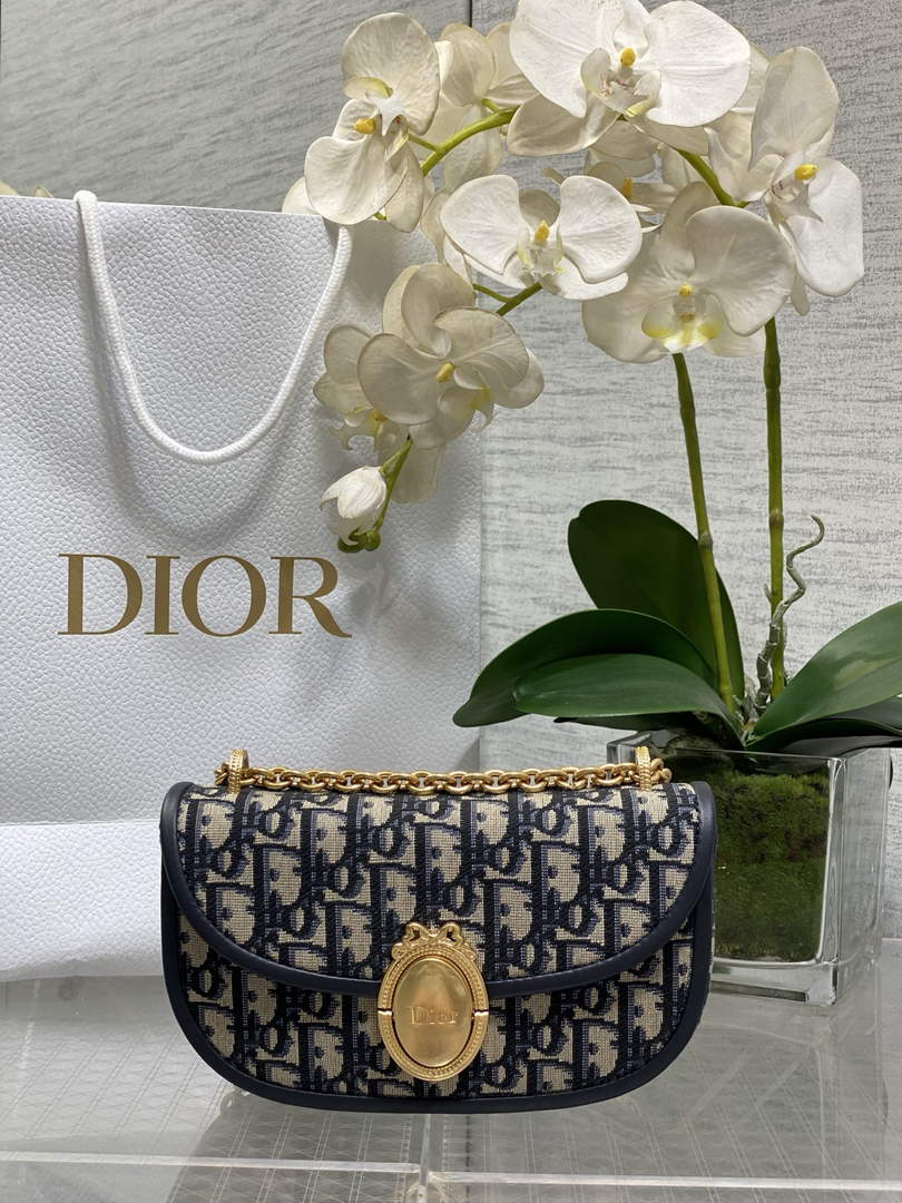 Small Dior Médaillon Flap Bag with Chain – Blue Oblique Jacquard M3921 - Default Title - View 1
