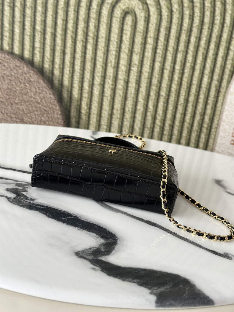 Chanel Vanity with chain, AP5346 Crocodile Black