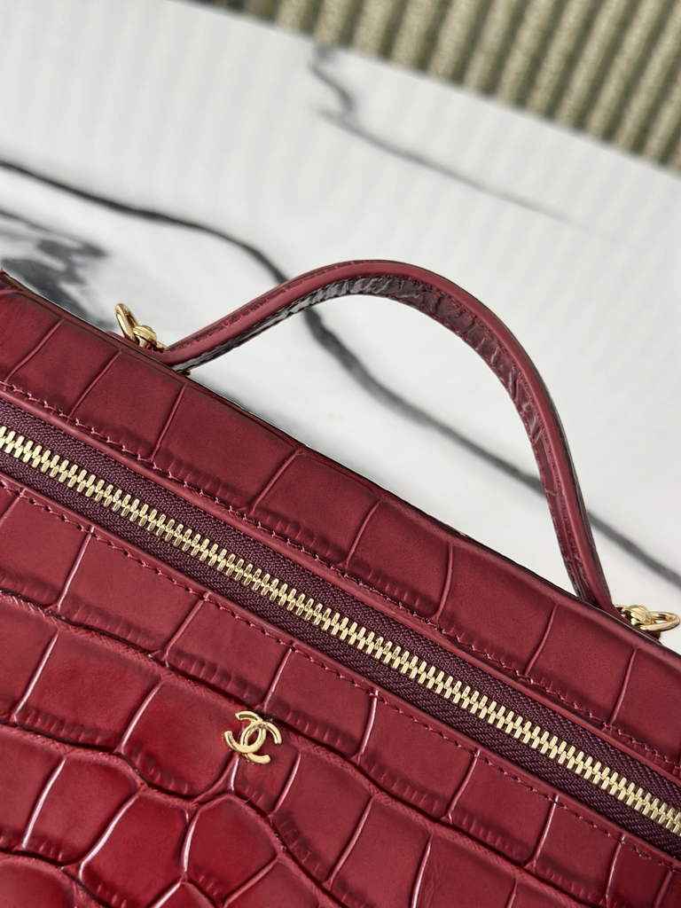 Chanel Vanity with chain, AP5346 Crocodile Red