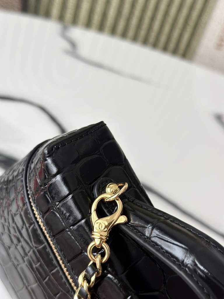 Chanel Vanity with chain, AP5346 Crocodile Black