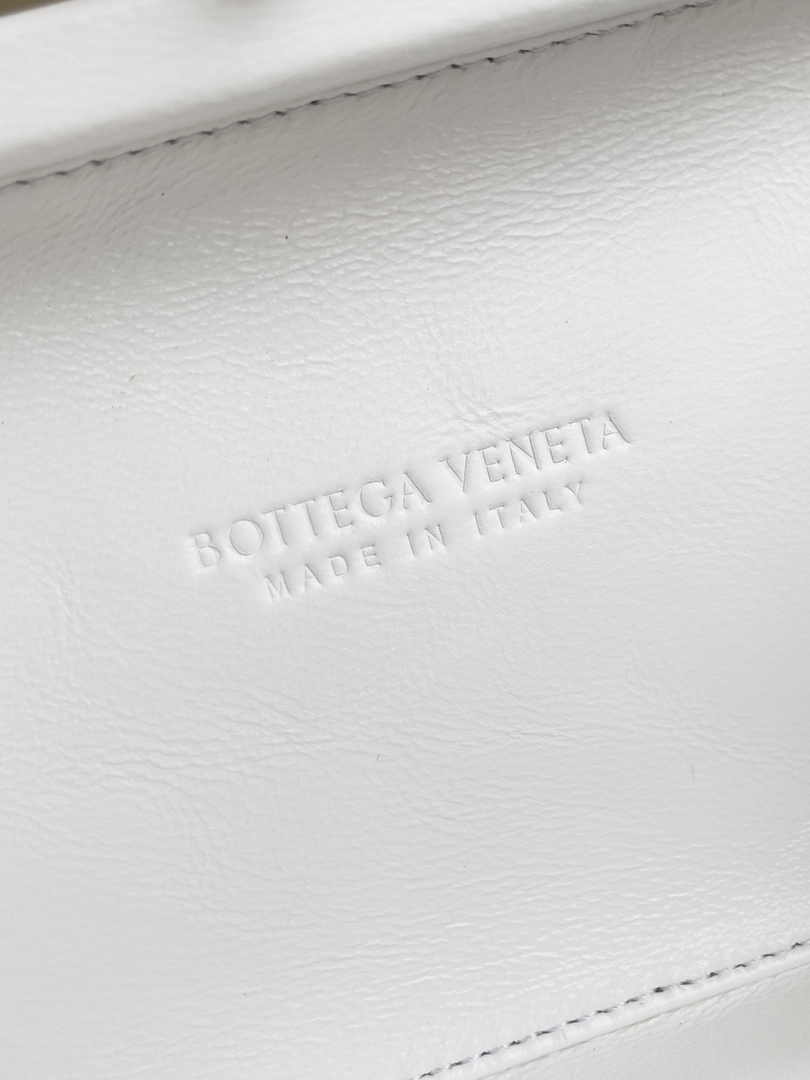 Bottega Veneta Knot 717622 Calfskin White